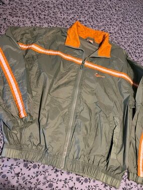 VINTAGE NIKE Windbreaker in Army Green & Orange